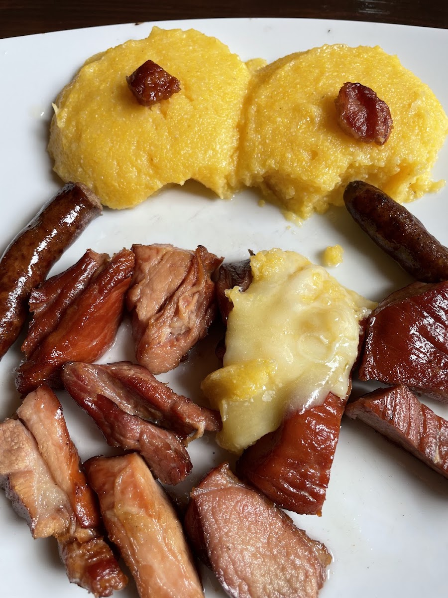 Pensiunea & Restaurant Doi Cocosi-8